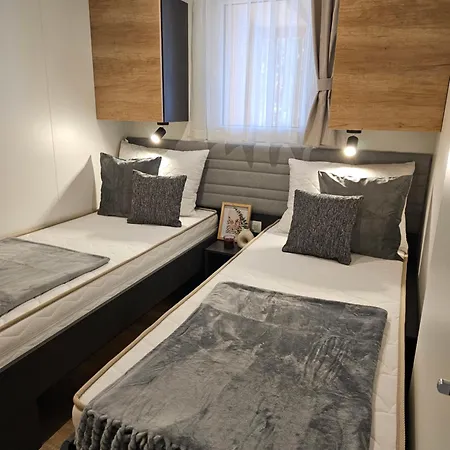 Mobile Home Luka Biograd Na Moru Exterior photo